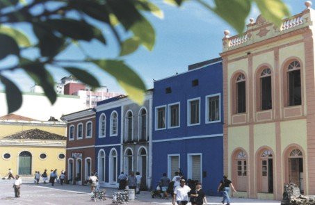 Casario restaurado ao lado da Casa da Alfandega centro.jpg (41145 bytes)