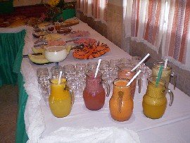 Hotel Fazenda Vale Verde - Caf� da manh� com frutas e sucos naturais